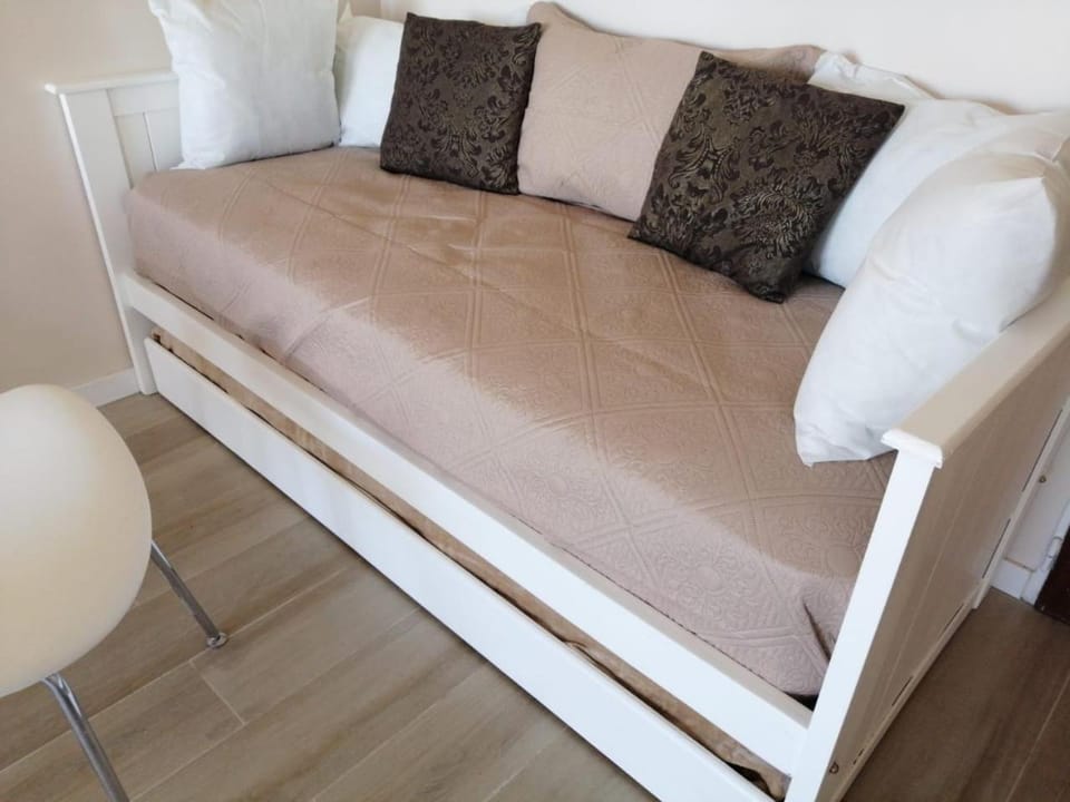 Seating area, bunk bed