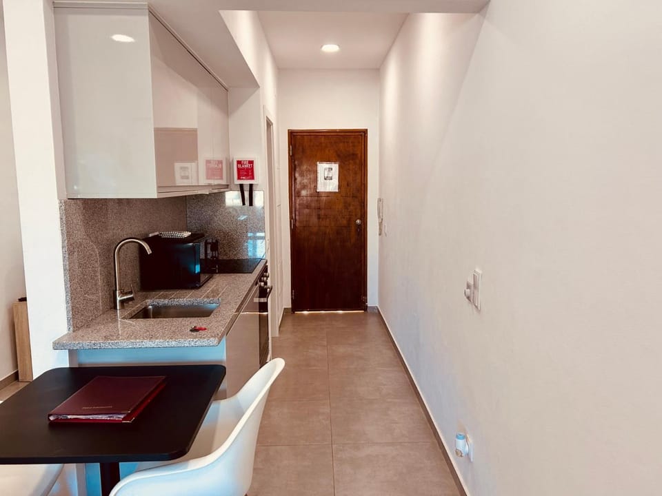 Lagos Marina view apt on main avenue near beaches Apartment in Lagos