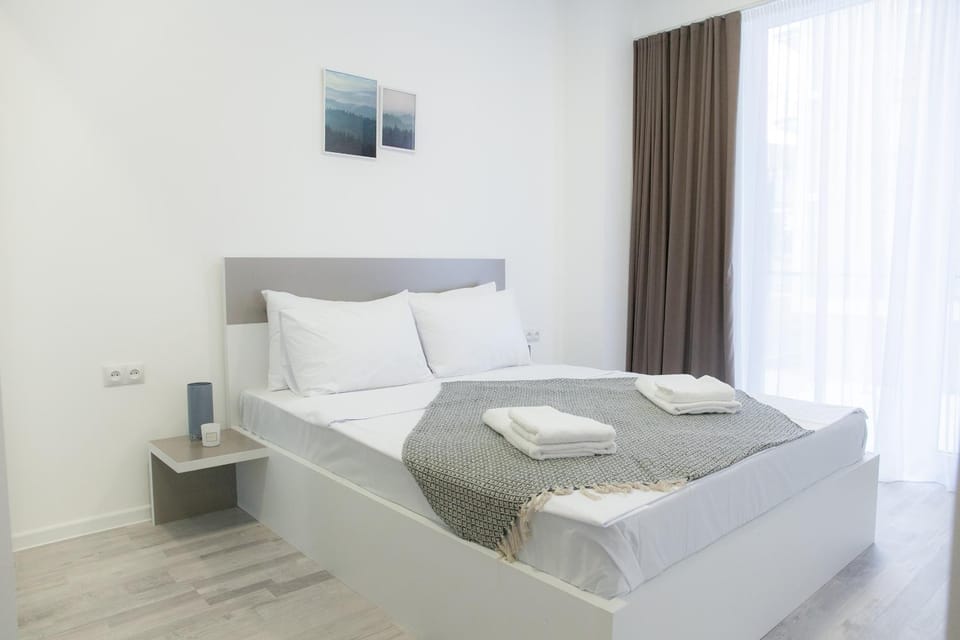 Brand new, bright, 1 bedroom unit, 100 Mbps Wi-Fi. Apartment in Tbilisi, Georgia