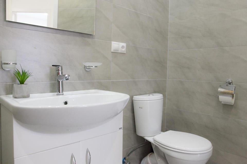 Brand new, bright, 1 bedroom unit, 100 Mbps Wi-Fi. Apartment in Tbilisi, Georgia