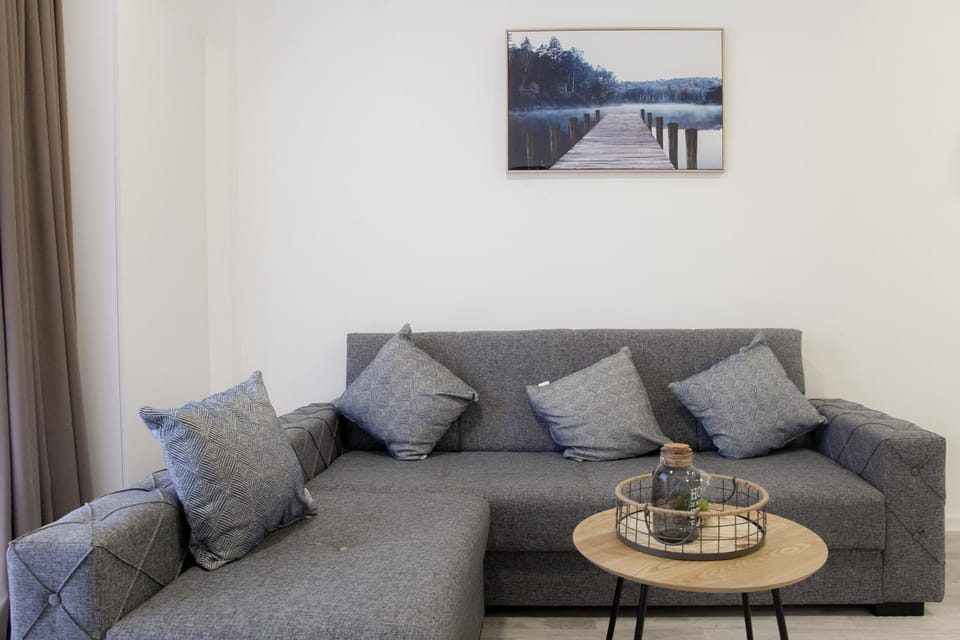 Brand new, bright, 1 bedroom unit, 100 Mbps Wi-Fi. Apartment in Tbilisi, Georgia
