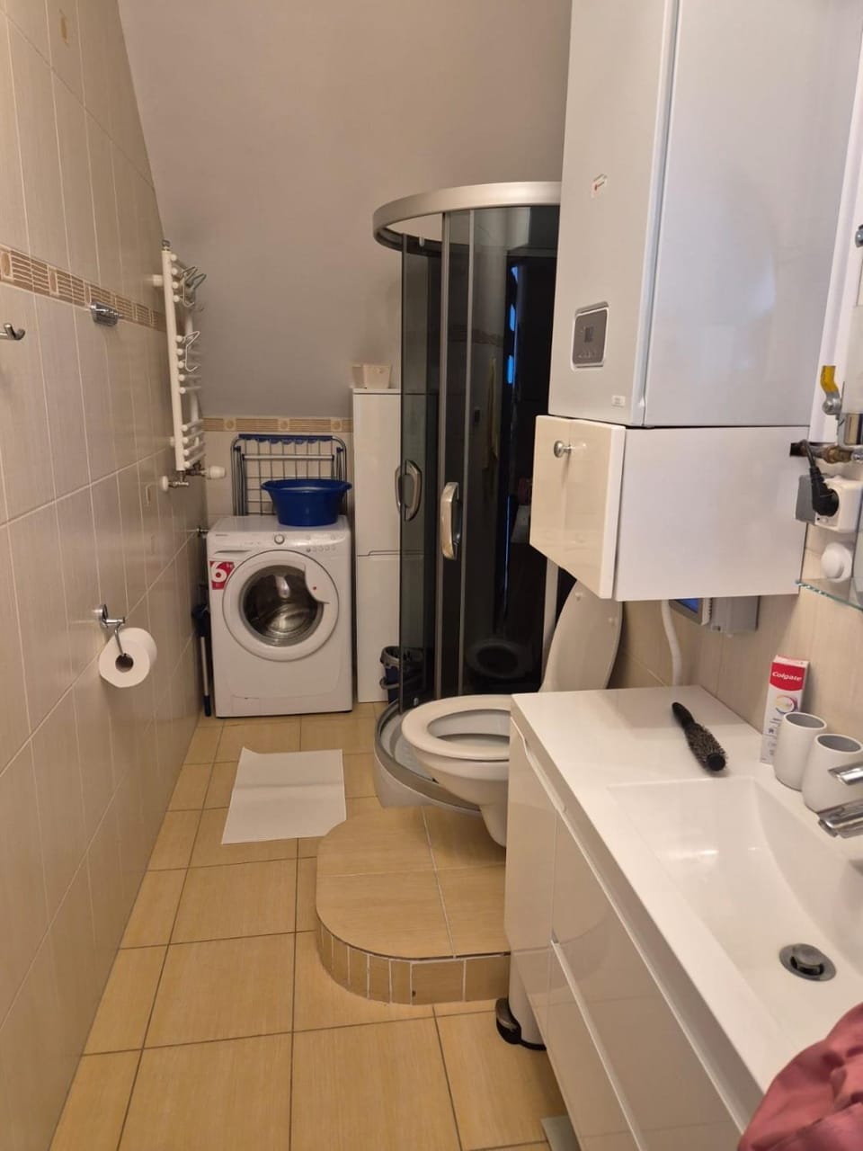Shower, Toilet, Bathroom, washing machine, dryer