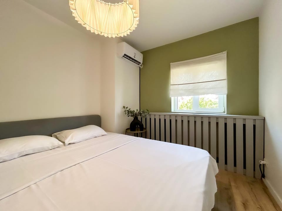 Bedroom, air conditioner