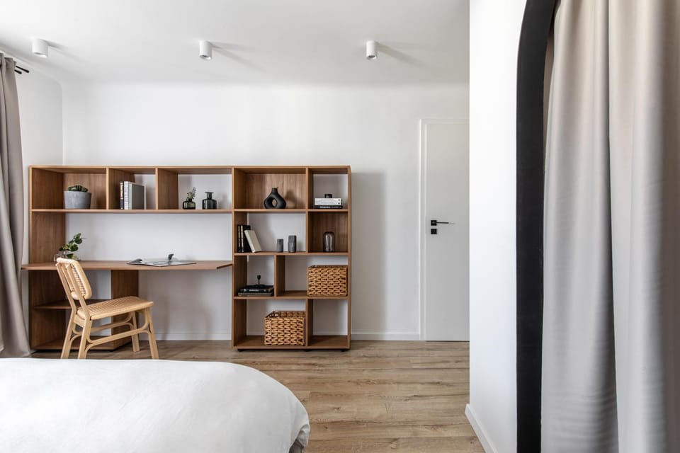 Bedroom, hair dresser