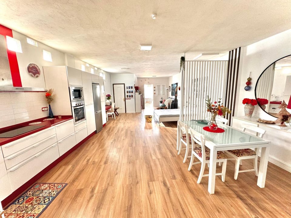 Bed, Kitchen or kitchenette, Living room, Photo of the whole room, Seating area, Dining area, Bedroom, minibar