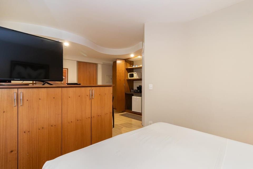 Communal lounge/ TV room, Bed, TV and multimedia, Kitchen or kitchenette, Photo of the whole room, Bedroom, wardrobe