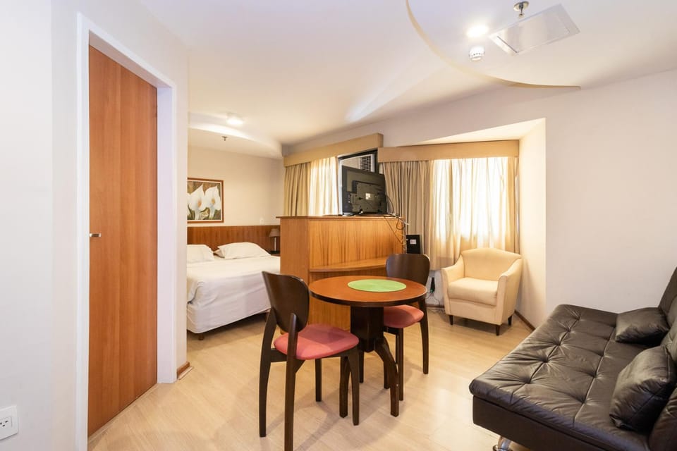 Bed, TV and multimedia, Living room, Photo of the whole room, Seating area, Bedroom