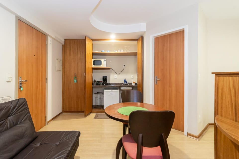 Kitchen or kitchenette, Living room, Seating area, Dining area, microwave, minibar