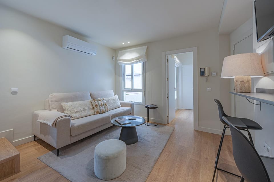 Living room, Seating area, air conditioner