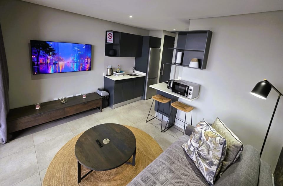 TV and multimedia, Living room, Seating area, Evening entertainment