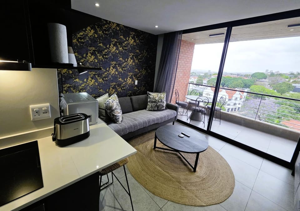 View (from property/room), Balcony/Terrace, Kitchen or kitchenette, Living room, Seating area