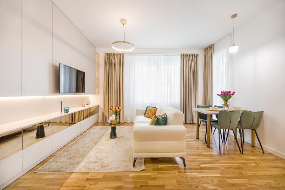 TV and multimedia, Living room, Dining area