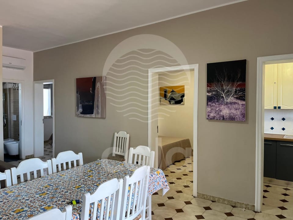TV and multimedia, Kitchen or kitchenette, Living room, Dining area, air conditioner