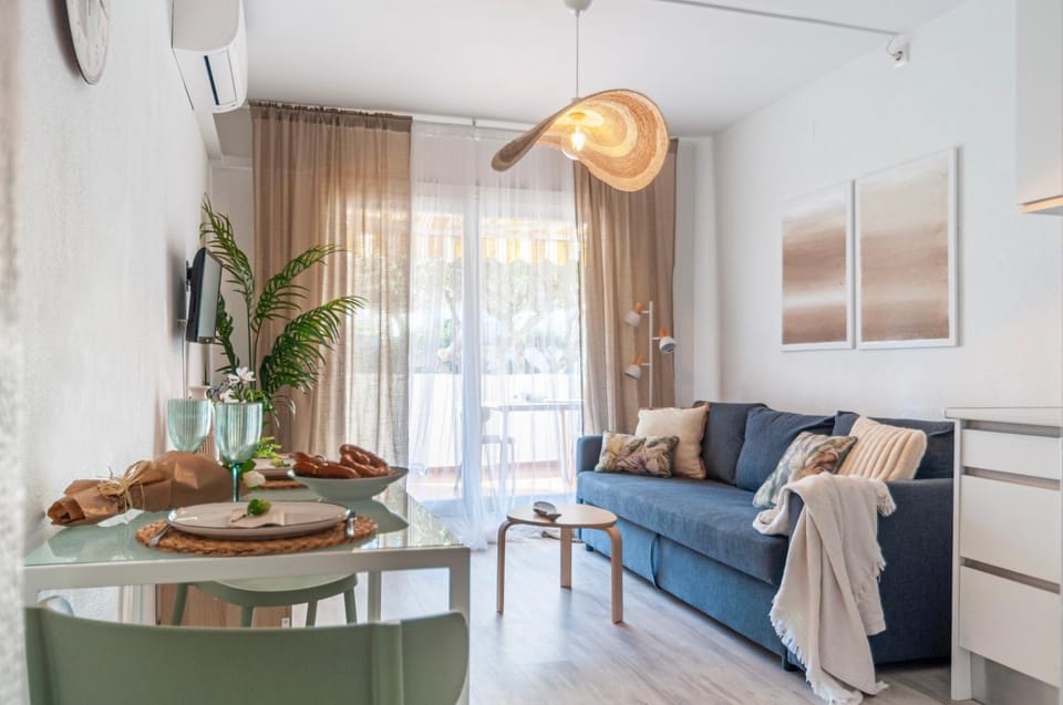 Apartamento con terraza cerca de la playa by InsideHome Apartment in Alt Empordà