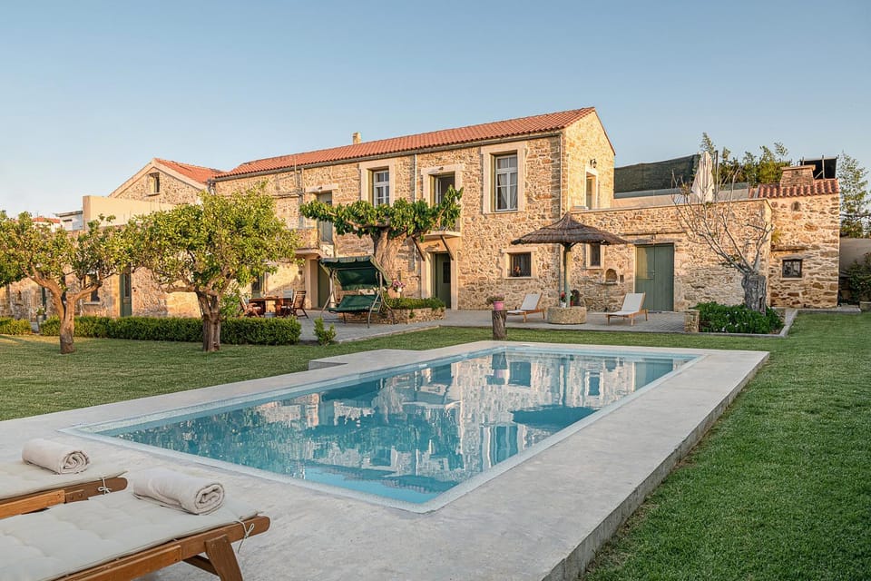 Property building, Day, Garden, Garden view, Pool view, Swimming pool, sunbed