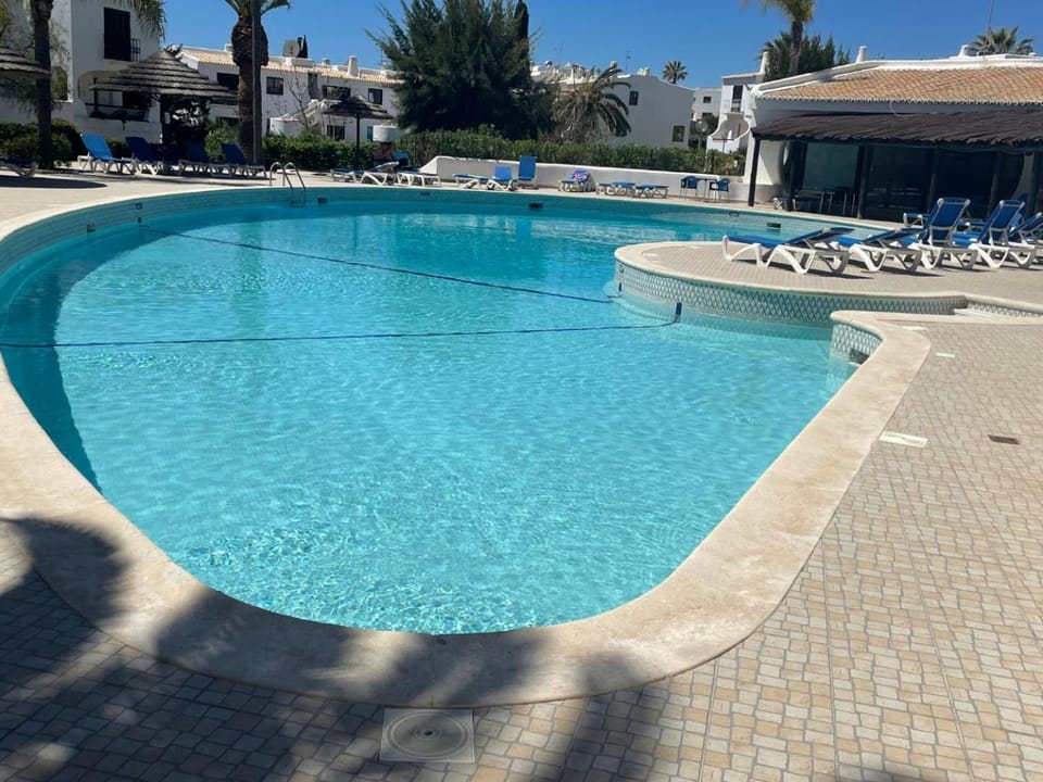 VUE MER et Piscine à 5 min a pied Praia Sao Rafael Albufeira Apartment in Guia