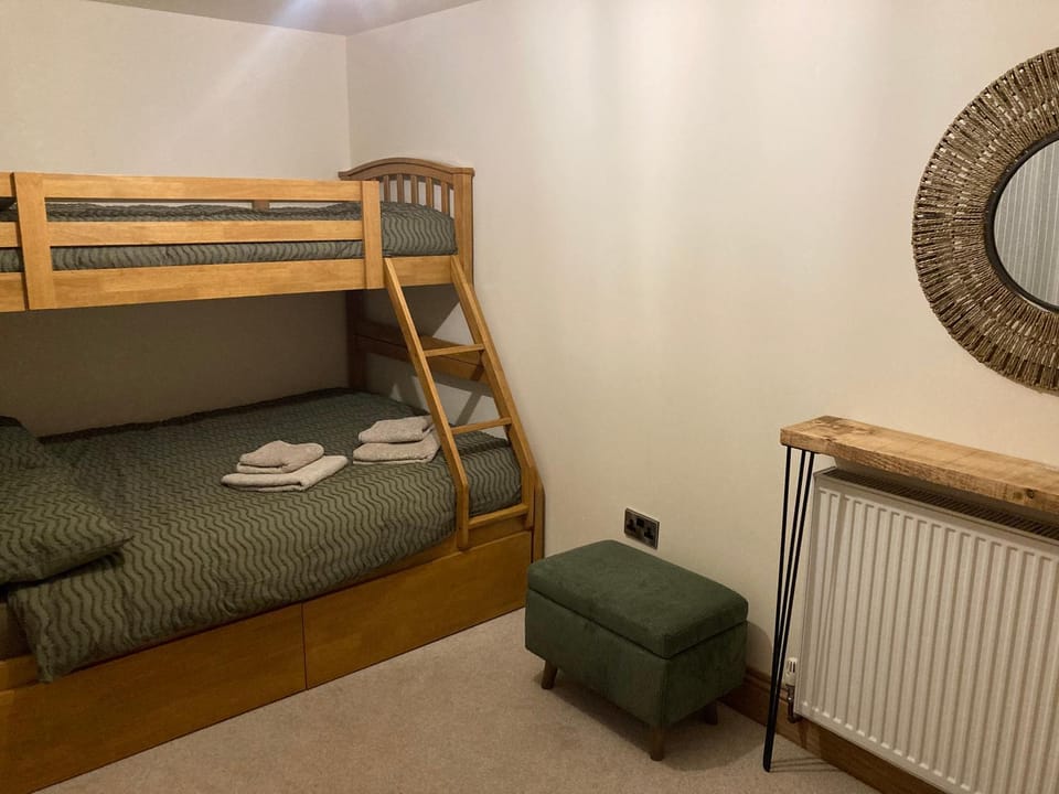 Bed, Bedroom, bunk bed