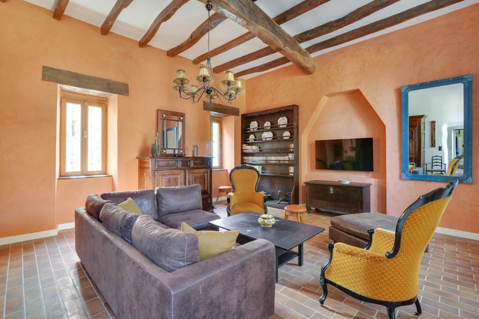 TV and multimedia, Living room, group of guests, group of guests, Family, Family, locker