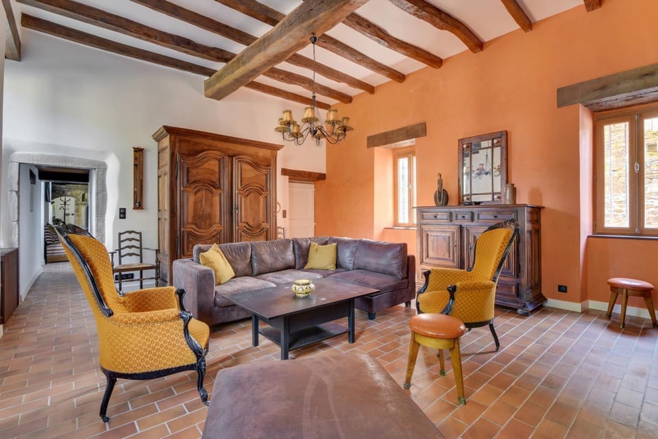 Living room, Garden view, group of guests, group of guests, Family, Family, locker, wardrobe