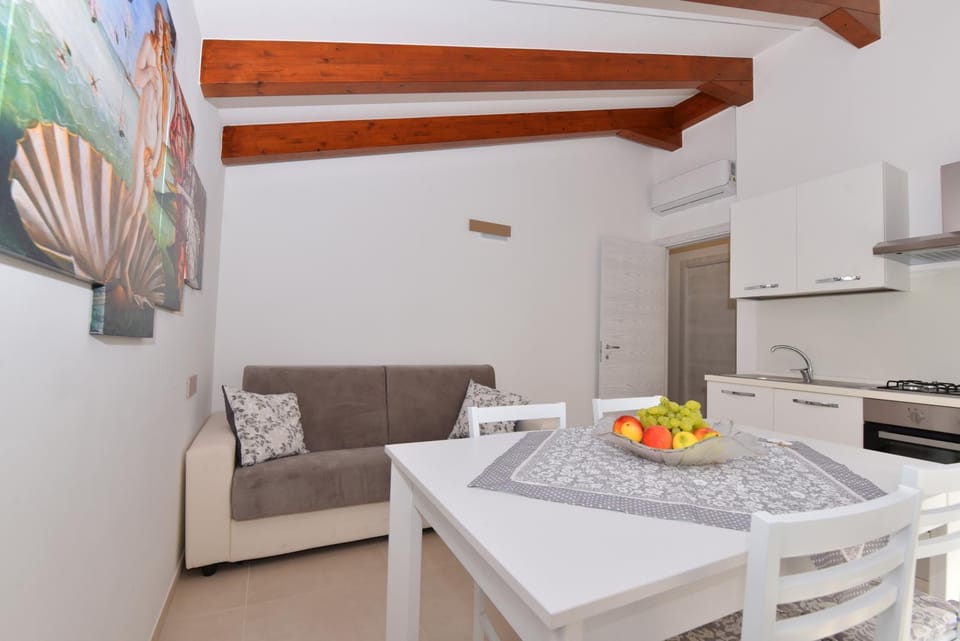 Communal lounge/ TV room, TV and multimedia, Kitchen or kitchenette, Food, internet, kitchen, kitchen, air conditioner