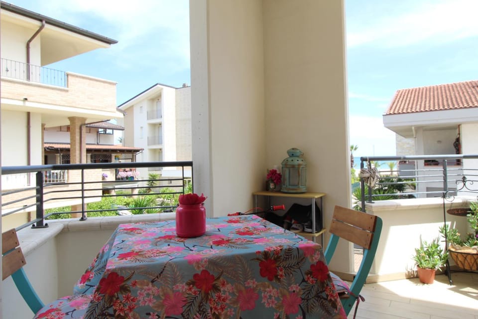 View (from property/room), Balcony/Terrace, Dining area