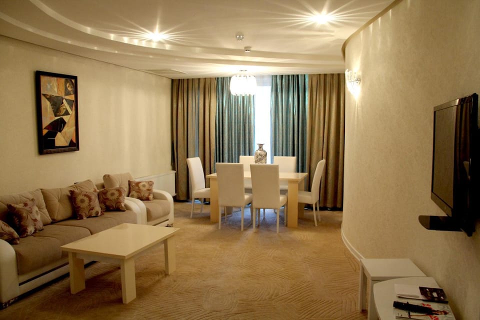 Living room, Seating area, Dining area