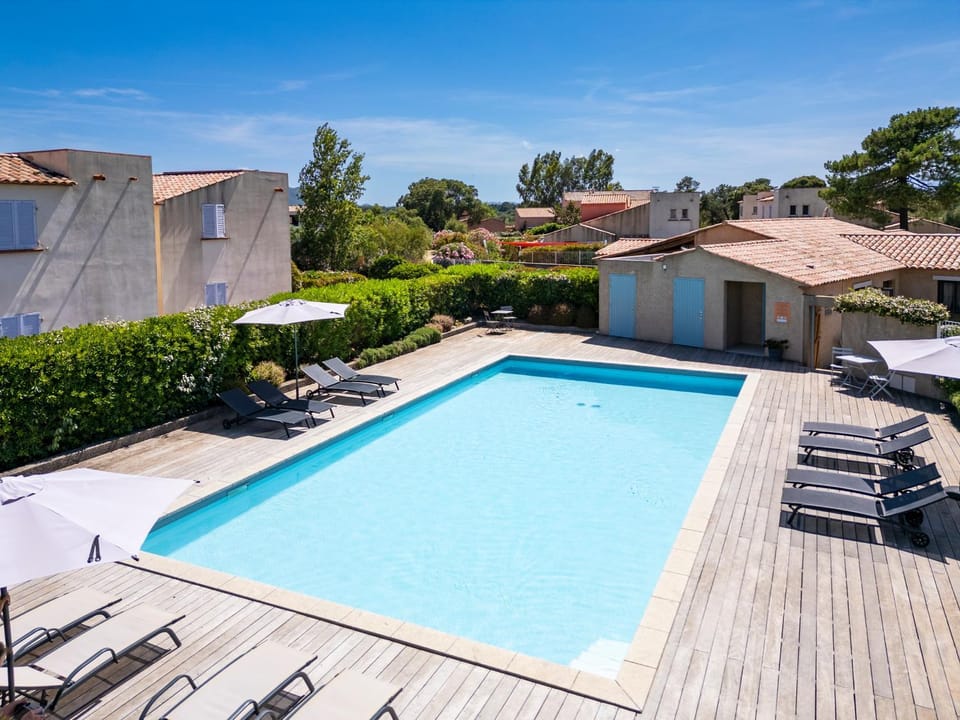 Pool view, Swimming pool, sunbed