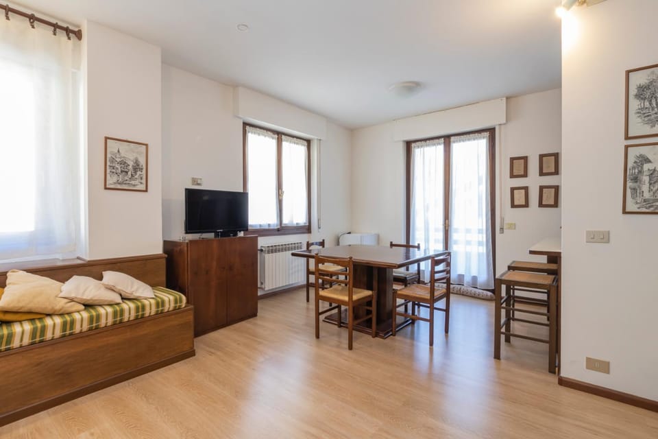 TV and multimedia, Living room, Dining area