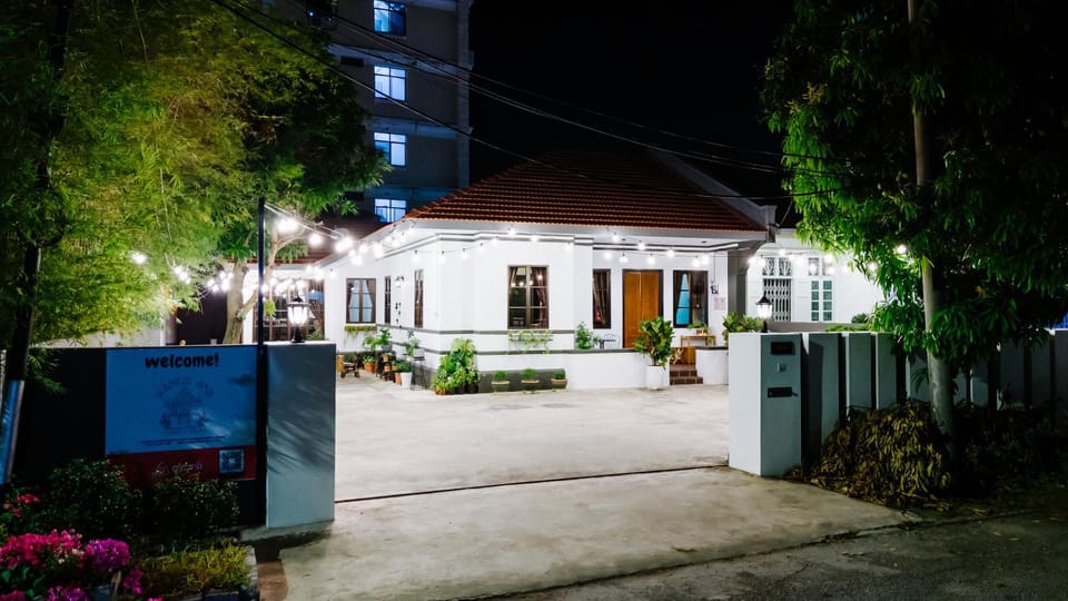 Night, Garden view