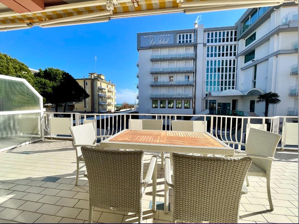 Property building, Balcony/Terrace