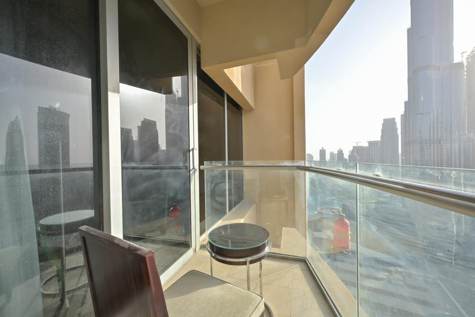 Balcony/Terrace, Street view