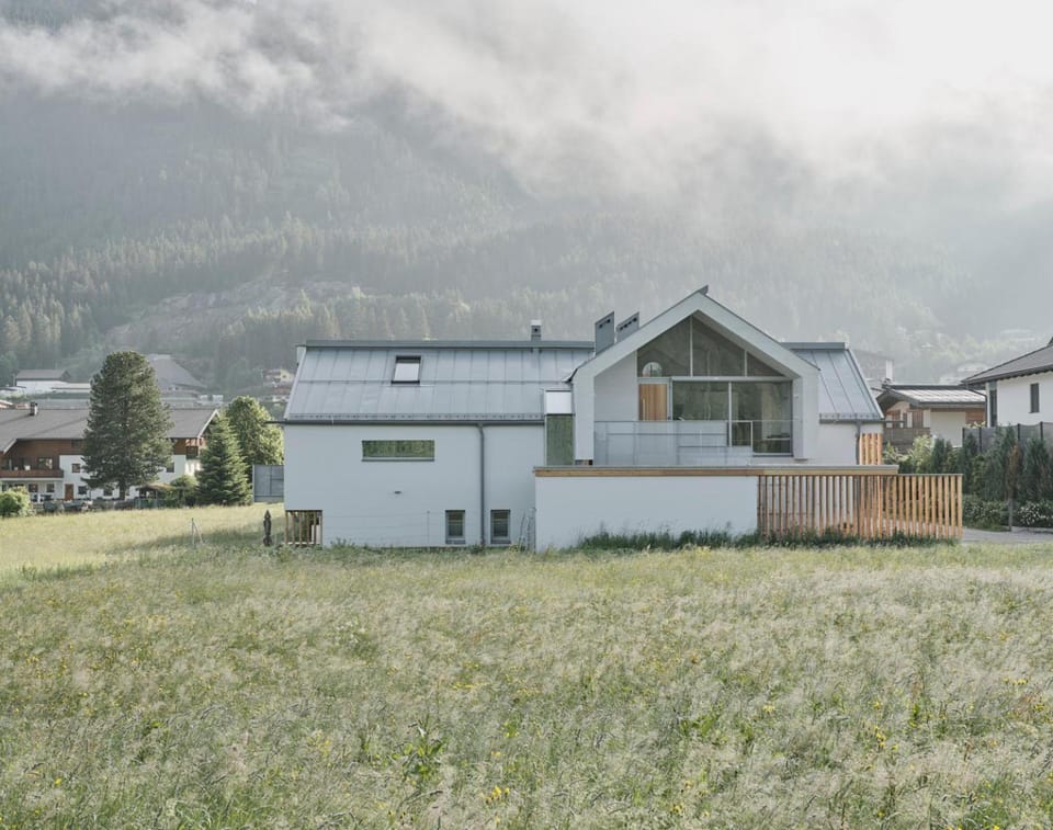 Property building, Spring, Day, Neighbourhood, Natural landscape, Summer, Autumn, Mountain view