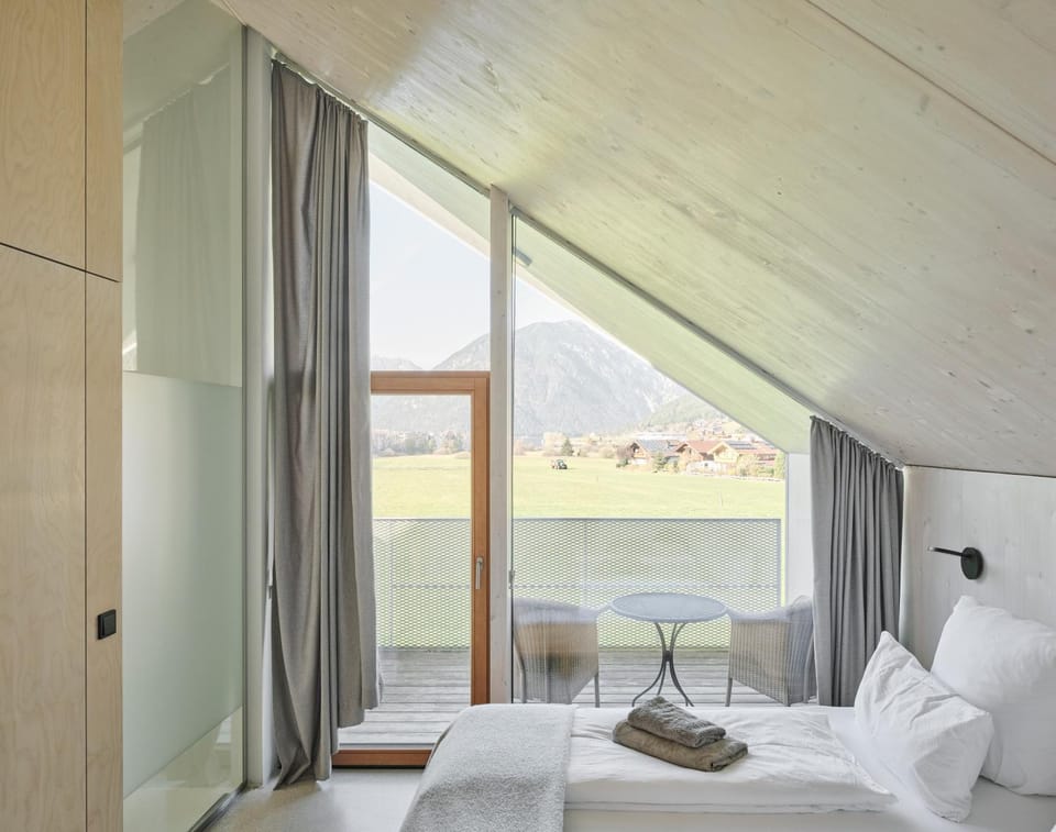 Spring, Natural landscape, Summer, Bedroom, Autumn, Lake view, Mountain view, soundproof