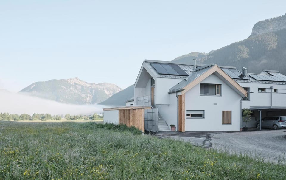 Property building, Spring, Day, Neighbourhood, Natural landscape, Summer, Autumn, Lake view, Mountain view