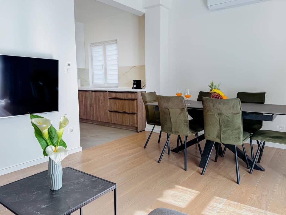 Apartments Piscina-Grey Apartment in Podstrana