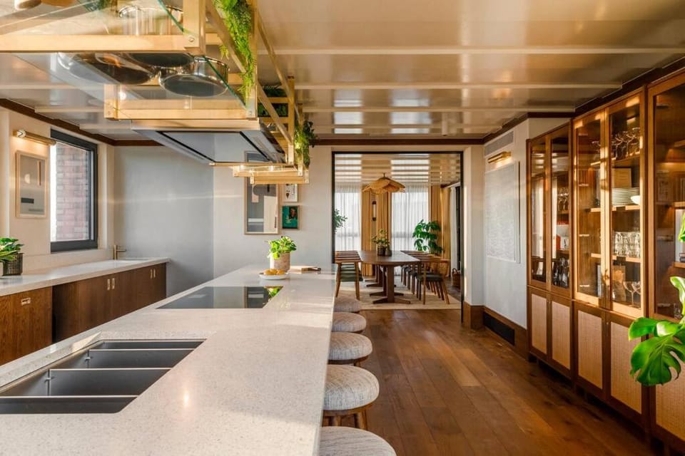 Communal lounge/ TV room, Facade/entrance, Communal kitchen