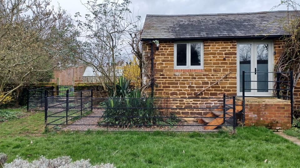 Property building, Day, Garden