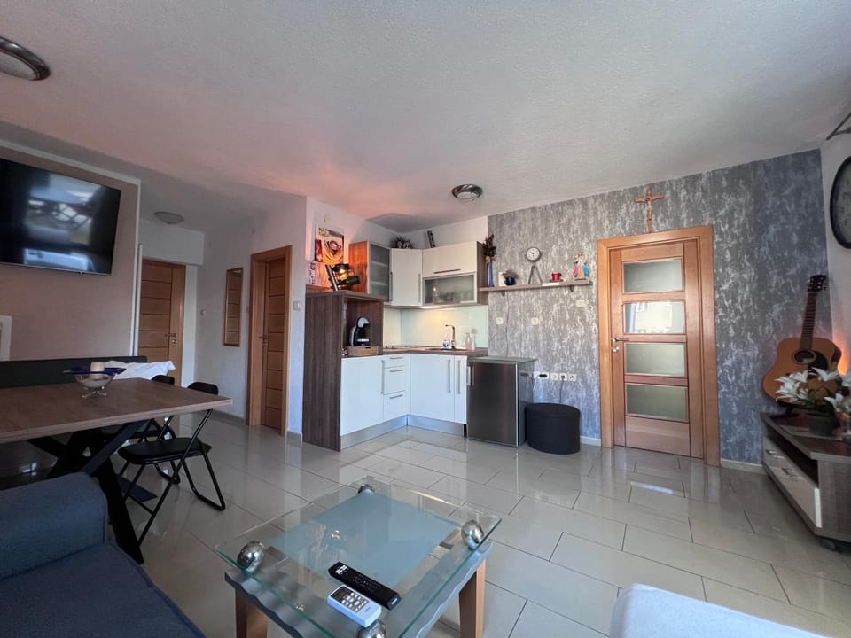 TV and multimedia, Kitchen or kitchenette, Dining area, kitchen