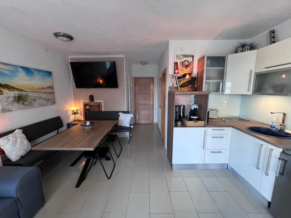 Kitchen or kitchenette, Dining area, kitchen