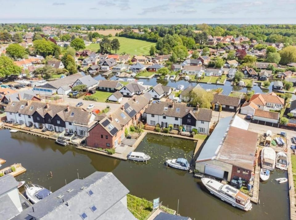 Cottage On The Quay House in Wroxham