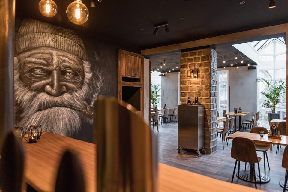 Restaurant/places to eat, Lounge or bar