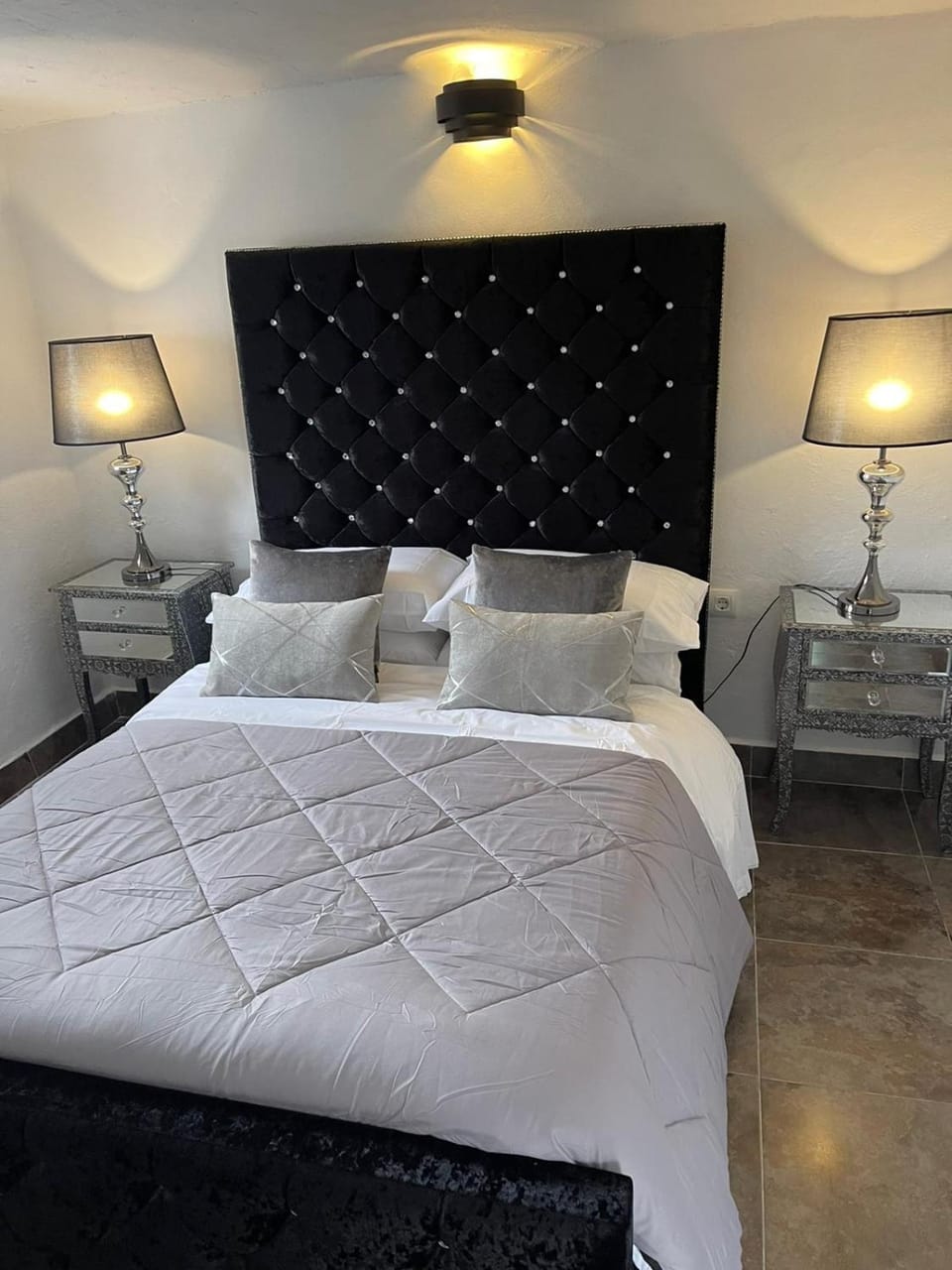 Bed, Photo of the whole room