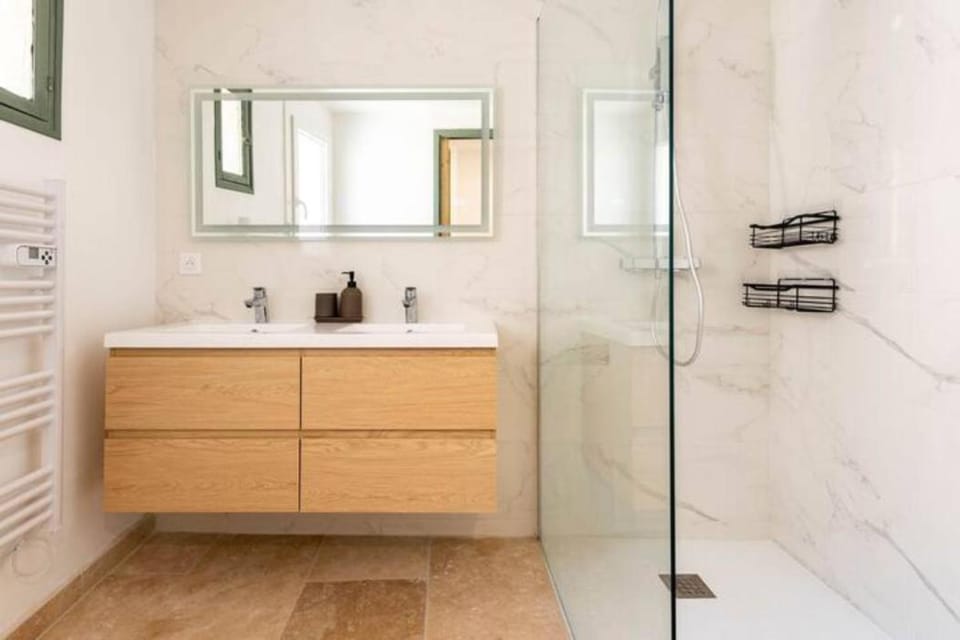 Le marronnier 3: Superbe appart au coeur de la petite venise Apartment in L'Isle-sur-la-Sorgue