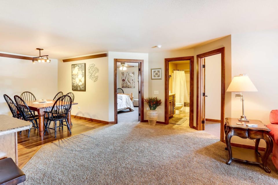 Centrally-Located Deadwood Apt w/ Mountain Views! Apartment in North Lawrence
