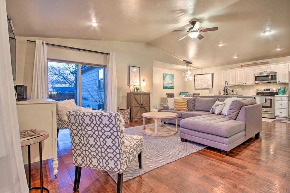 Townhome w/ Private Hot Tub, 8 Mi to Downtown House in Idaho