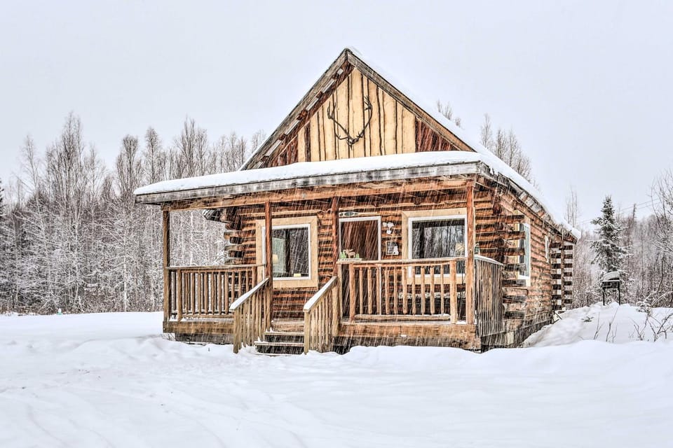 'Snowshoe Cabin' w/ Gas Grill: Fish & Hike! Cabin in Big Lake
