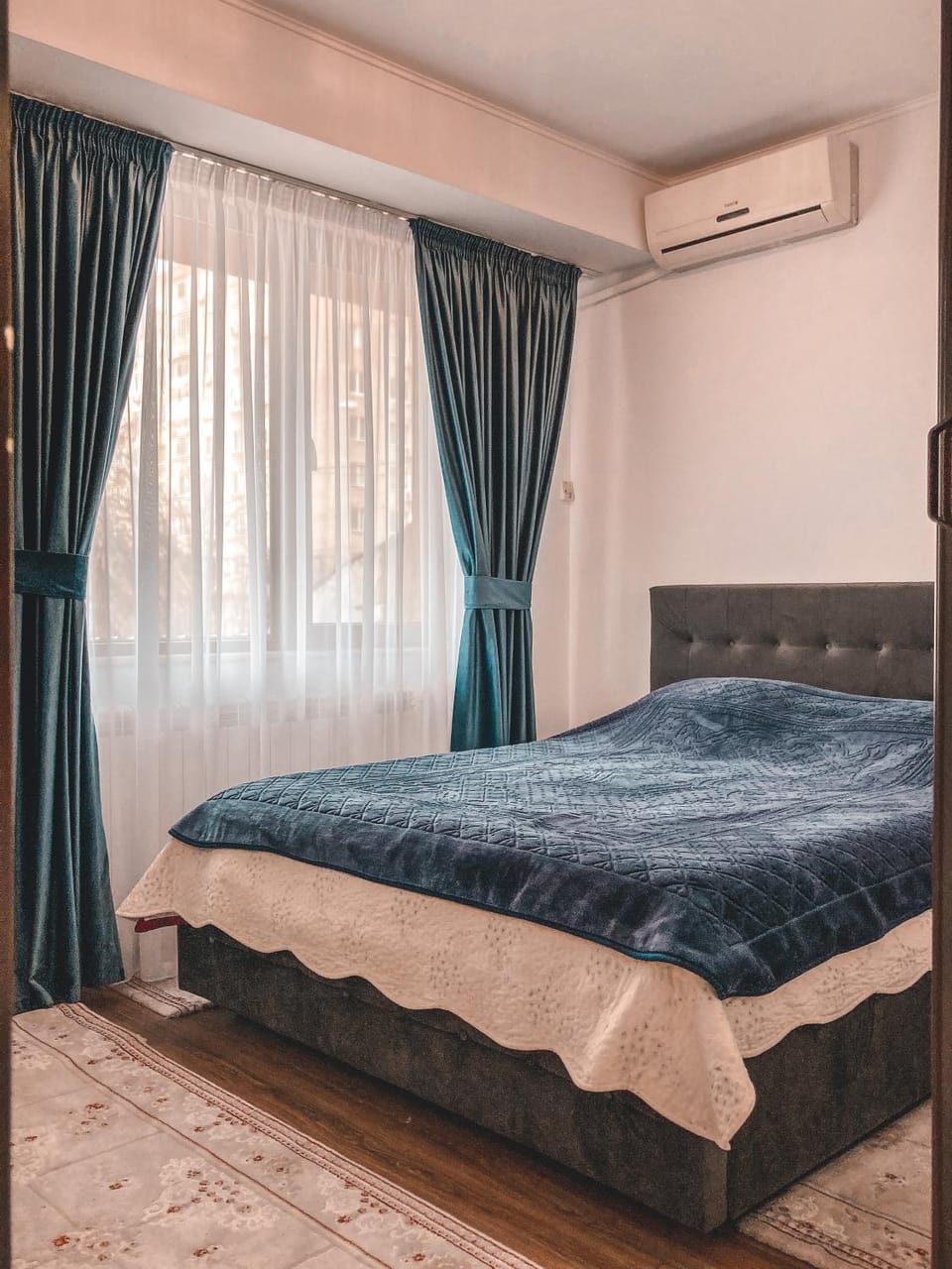Bed, Photo of the whole room, Bedroom, air conditioner
