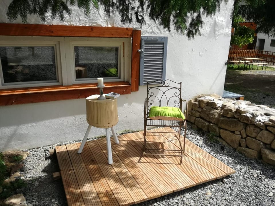 Zurück zur Natur - Urlaub im Zirkuswagen, Sommeratelier oder Schindelwagen Apartment in Rhineland-Palatinate