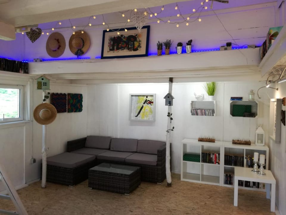 Zurück zur Natur - Urlaub im Zirkuswagen, Sommeratelier oder Schindelwagen Apartment in Rhineland-Palatinate