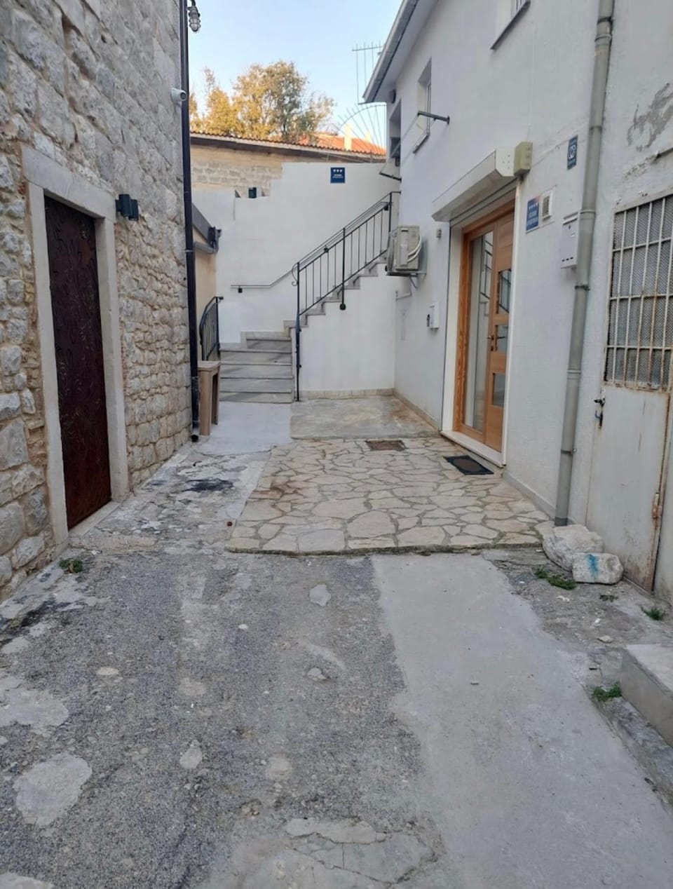Property building, Facade/entrance